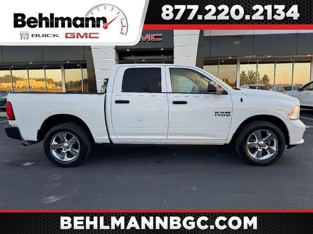 2018 RAM 1500 Express 4x4 Crew Cab Box