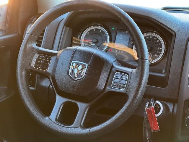 2018 RAM 1500 Express 4x4 Crew Cab Box