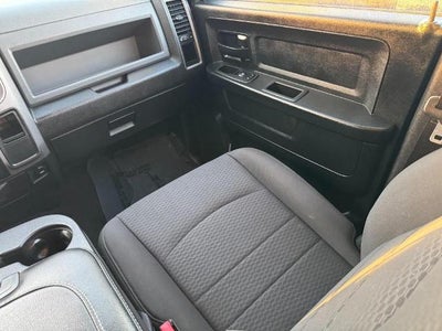 2018 RAM 1500 Express 4x4 Crew Cab Box