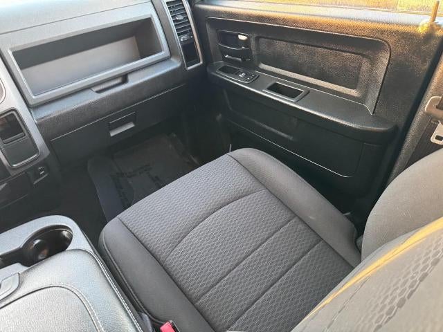 2018 RAM 1500 Express 4x4 Crew Cab Box