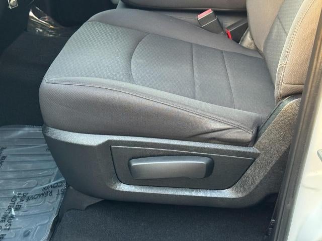2018 RAM 1500 Express 4x4 Crew Cab Box