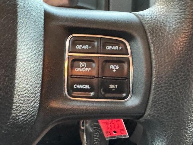 2018 RAM 1500 Express 4x4 Crew Cab Box