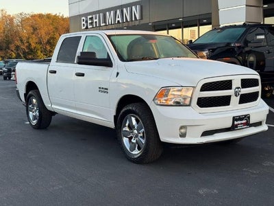 2018 RAM 1500 Express 4x4 Crew Cab Box
