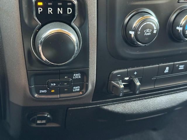 2018 RAM 1500 Express 4x4 Crew Cab Box