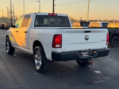2018 RAM 1500 Express 4x4 Crew Cab Box