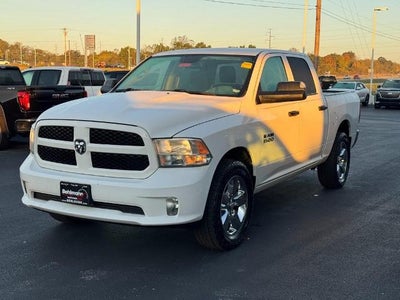 2018 RAM 1500 Express 4x4 Crew Cab Box