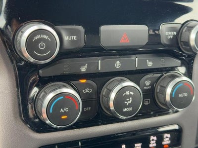 2019 RAM 1500 Big Horn/Lone Star 4x4 Crew Cab Box