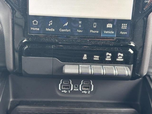 2022 RAM 1500 Laramie 4x4 Crew Cab Box