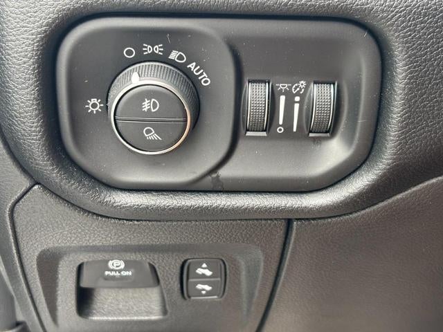 2022 RAM 1500 Laramie 4x4 Crew Cab Box