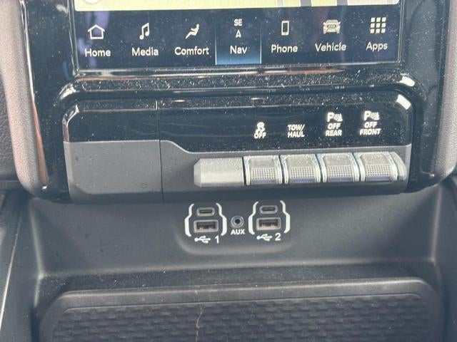 2022 RAM 1500 Laramie 4x4 Crew Cab Box