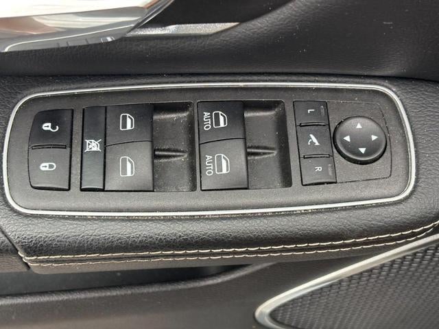 2022 RAM 1500 Laramie 4x4 Crew Cab Box