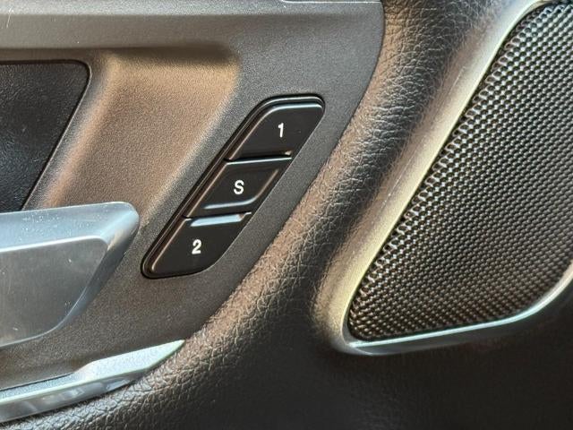 2019 RAM 1500 Laramie 4x4 Crew Cab Box