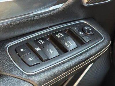 2019 RAM 1500 Laramie 4x4 Crew Cab Box