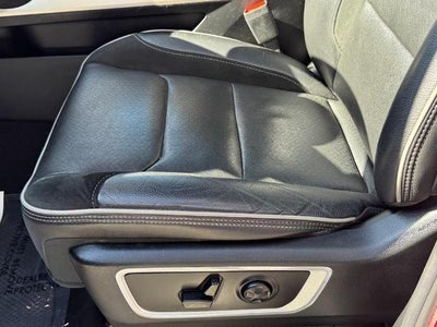 2019 RAM 1500 Laramie 4x4 Crew Cab Box