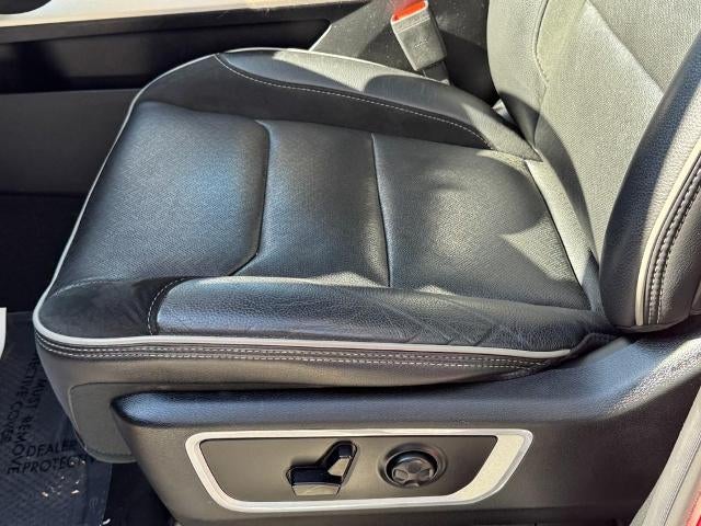 2019 RAM 1500 Laramie 4x4 Crew Cab Box