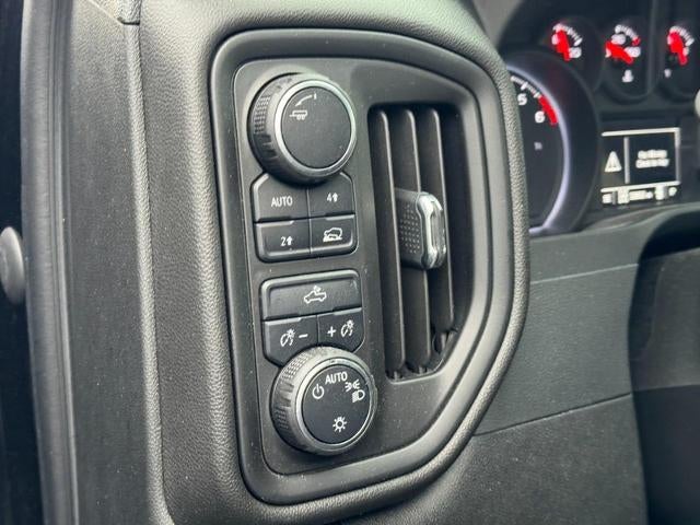 2023 Chevrolet Silverado 1500 4WD Crew Cab Custom