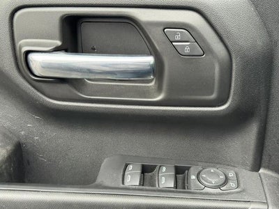 2023 Chevrolet Silverado 1500 4WD Crew Cab Custom