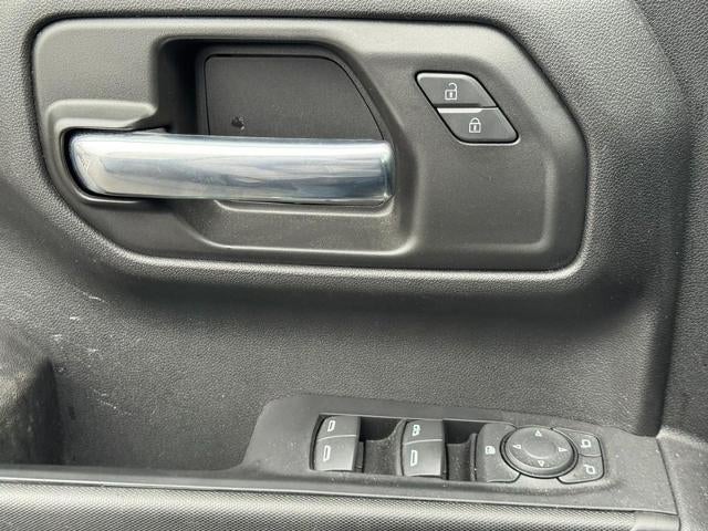 2023 Chevrolet Silverado 1500 4WD Crew Cab Custom