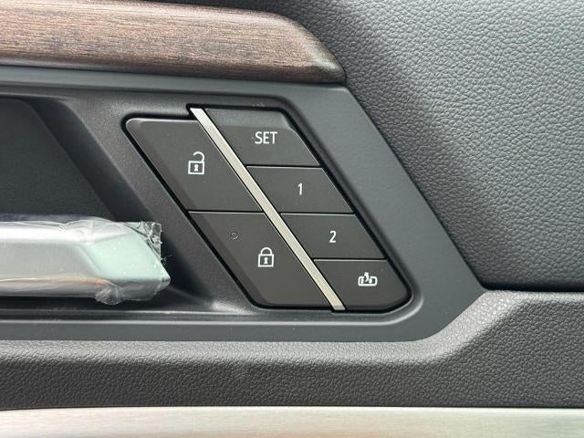 2027 GMC Acadia AWD 4dr Denali Ultimate