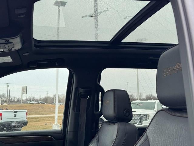 2024 Chevrolet Suburban 4WD 4dr High Country