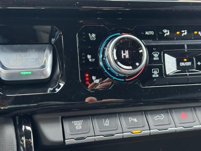 2026 GMC Sierra 3500 HD 4WD Crew Cab AT4