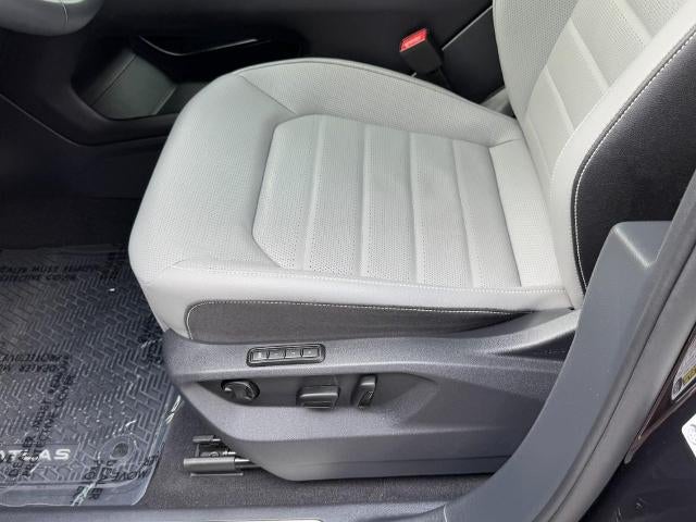 2025 Volkswagen Atlas Cross Sport 2.0T SEL R-Line Black 4MOTION