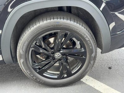 2025 Volkswagen Atlas Cross Sport 2.0T SEL R-Line Black 4MOTION