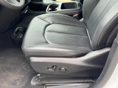 2025 Chrysler Pacifica Select FWD