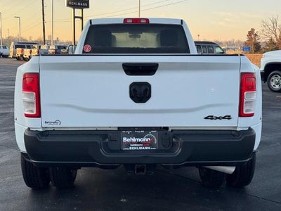 2022 RAM 3500 Tradesman 4x4 Crew Cab Box