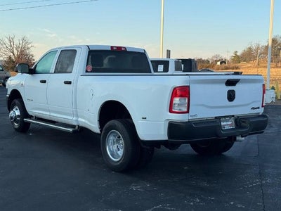 2022 RAM 3500 Tradesman 4x4 Crew Cab Box