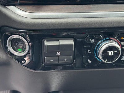 2025 GMC Sierra 1500 4WD Crew Cab SLT