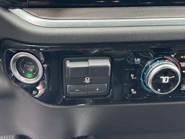 2025 GMC Sierra 1500 4WD Crew Cab SLT