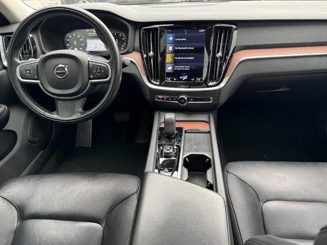 2022 Volvo S60 B5 AWD Momentum