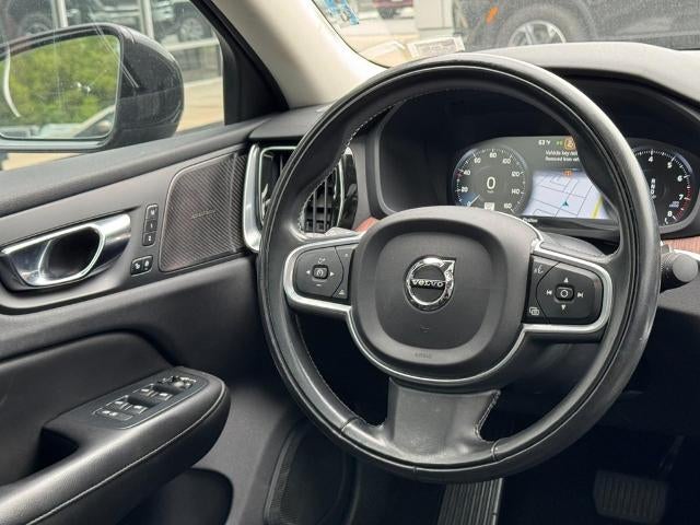 2022 Volvo S60 B5 AWD Momentum