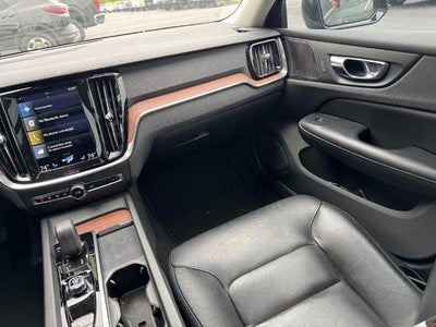 2022 Volvo S60 B5 AWD Momentum