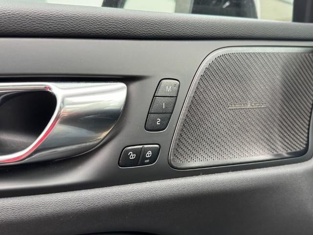 2022 Volvo S60 B5 AWD Momentum