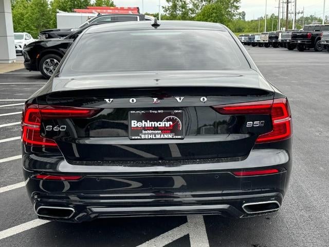 2022 Volvo S60 B5 AWD Momentum