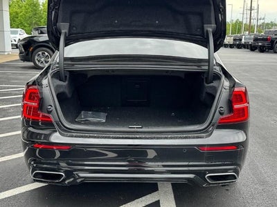 2022 Volvo S60 B5 AWD Momentum