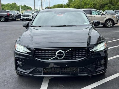 2022 Volvo S60 B5 AWD Momentum