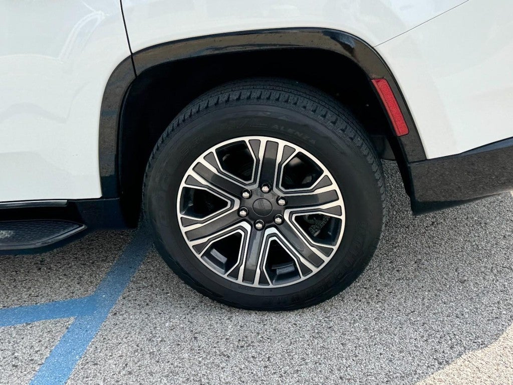 2023 Jeep Wagoneer Base