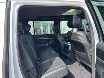 2023 Jeep Wagoneer Base