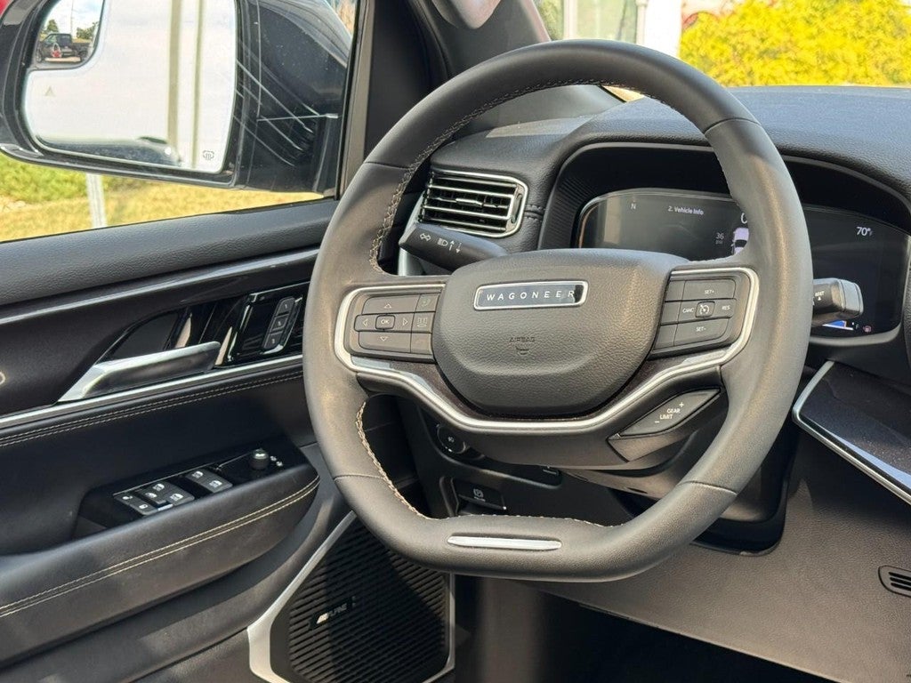 2023 Jeep Wagoneer Base