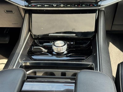 2023 Jeep Wagoneer Base