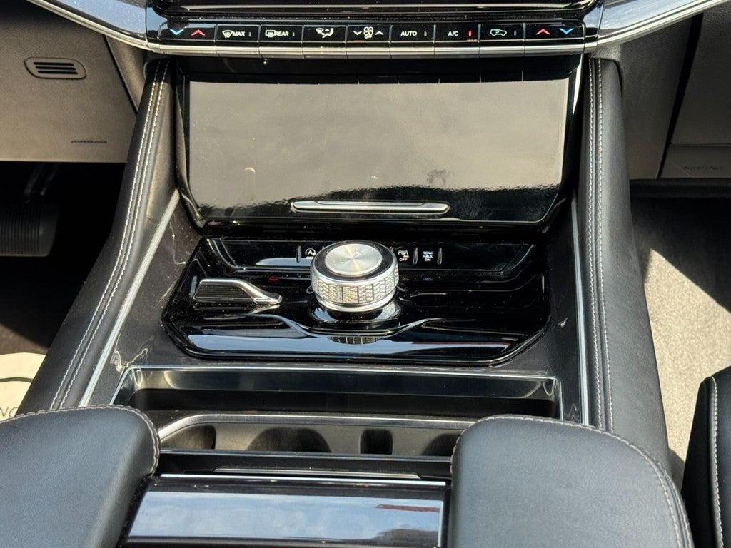 2023 Jeep Wagoneer Base