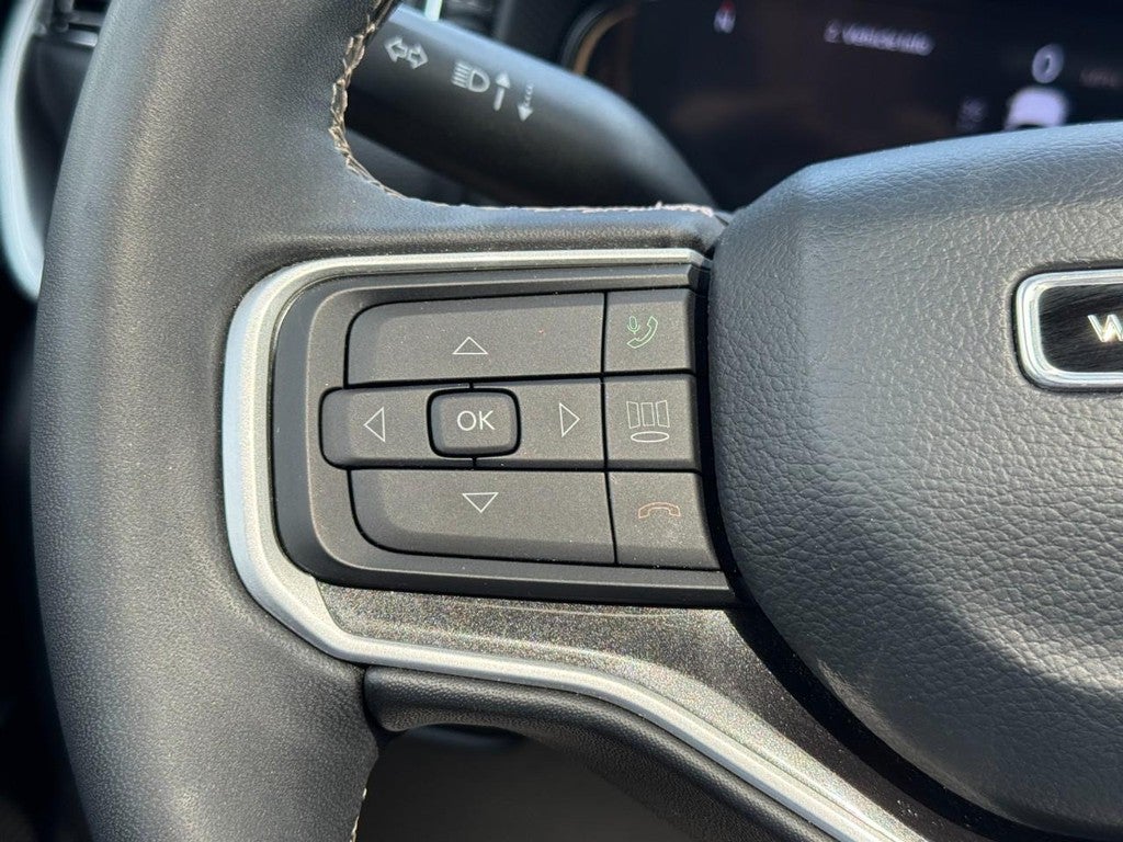 2023 Jeep Wagoneer Base