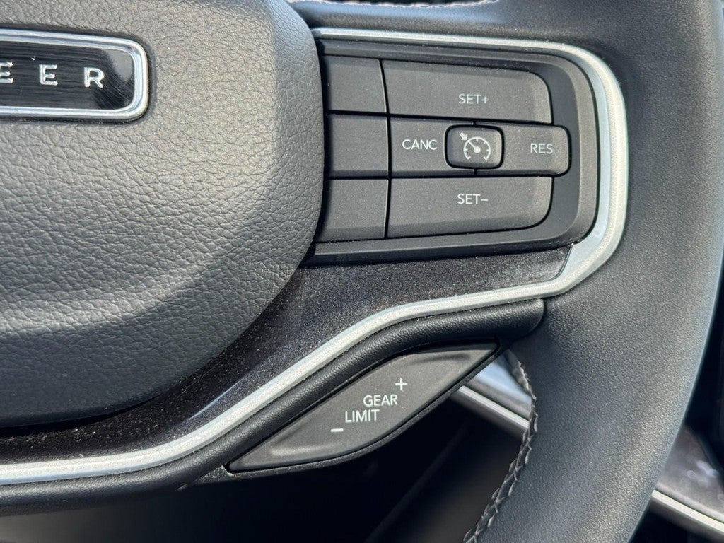 2023 Jeep Wagoneer Base