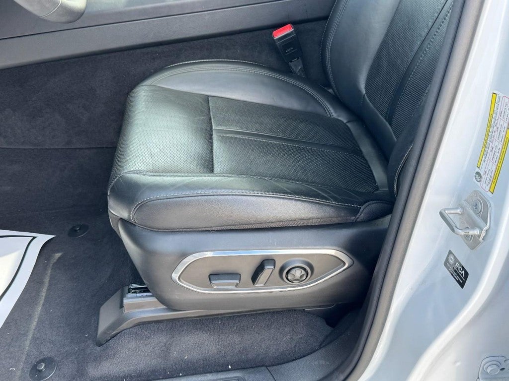 2023 Jeep Wagoneer Base