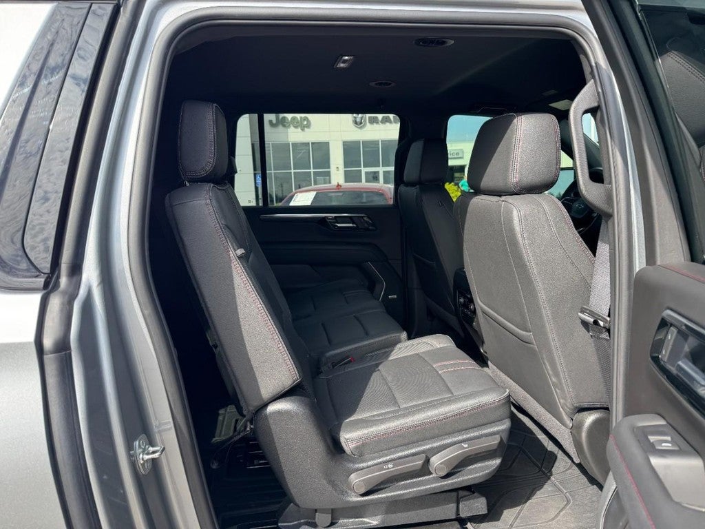 2025 Chevrolet Suburban RST