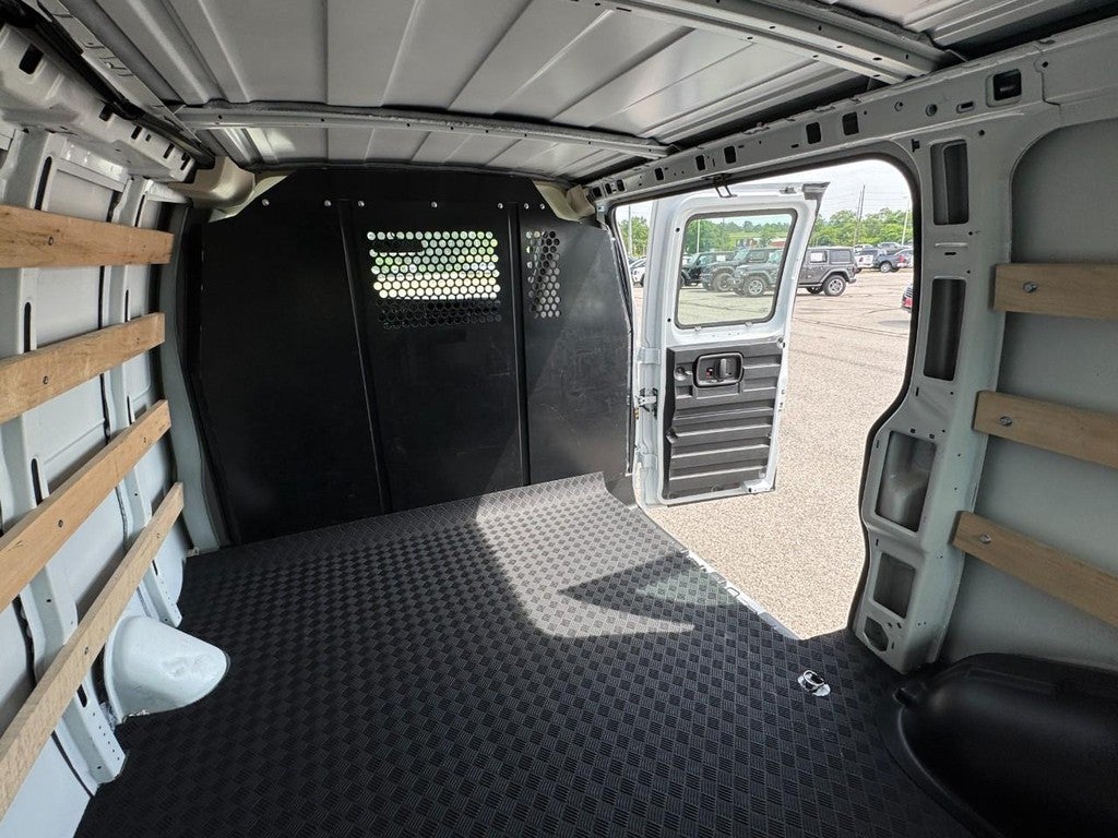 2025 GMC Savana 2500 Work Van