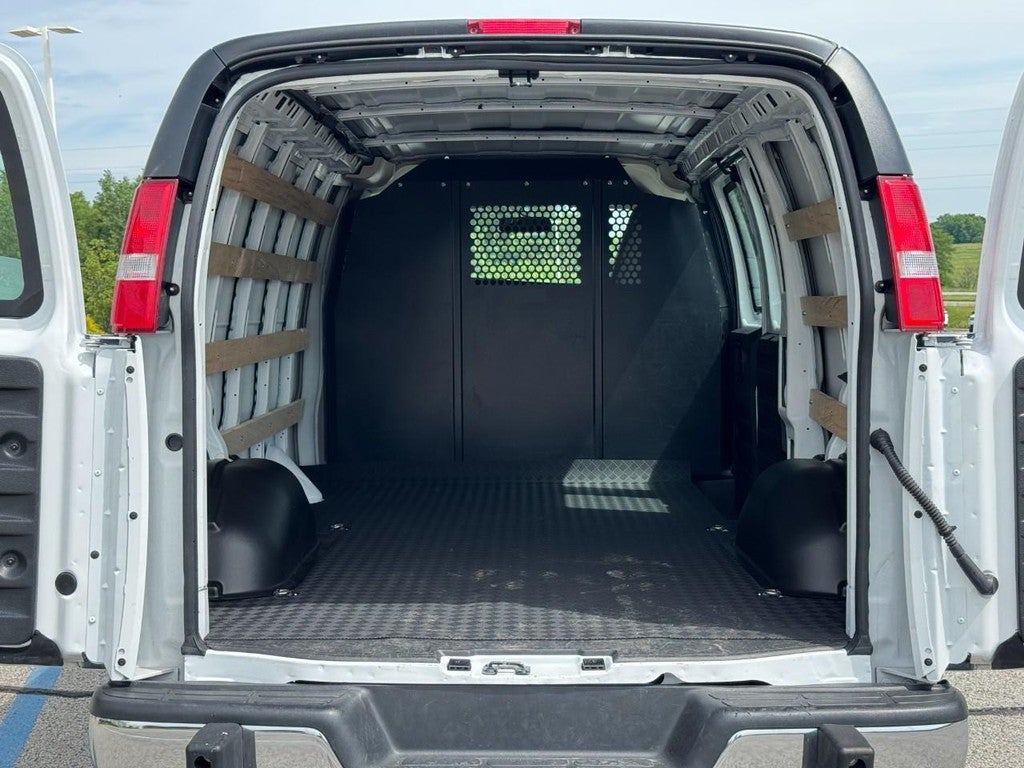 2025 GMC Savana 2500 Work Van